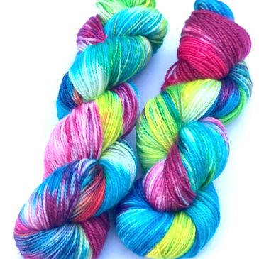 Individually hand dyed 4 ply sock yarn featuring a beautiful blend of colours. 
Fine Australian Meri