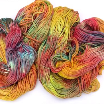 Individually hand dyed 8 ply yarn 
featuring a beautiful blend of colours. 
Fine Australian Merino o