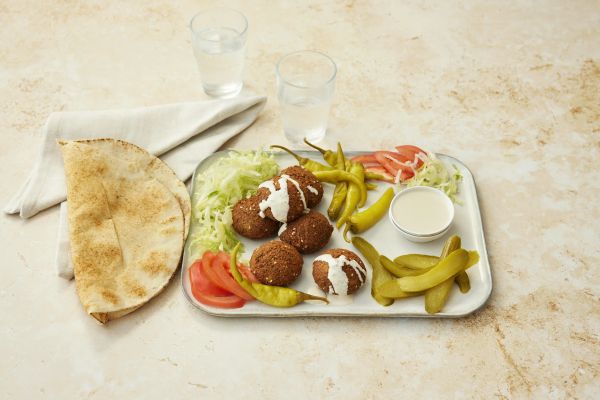 Falafel platter, six pieces with pickles, chilli pickles, tomato and tahini