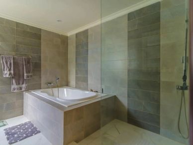 Modern bathroom with a built-in bathtub and glass shower enclosure.