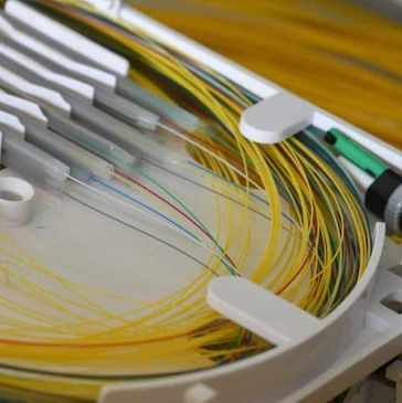 Fiber optic tray with fusion splicing