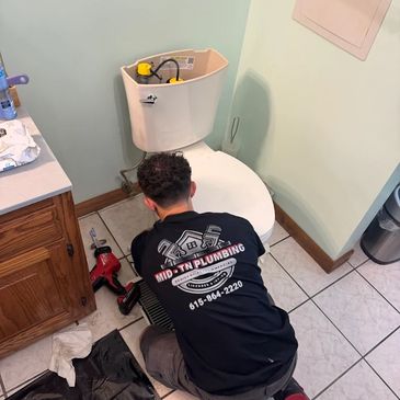 Emergency plumber responding to a burst pipe or major leak in a Mount Juliet, TN house.