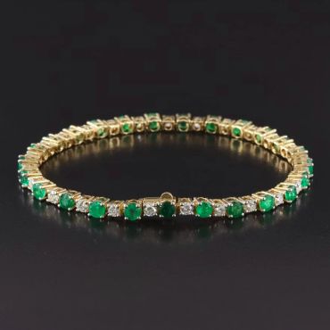 Gold bracelet with diamonds and emeralds.