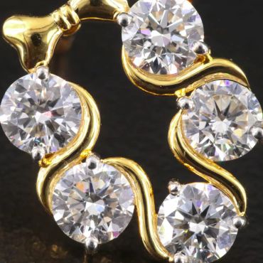 Elegant gold jewelry with large sparkling diamonds.
