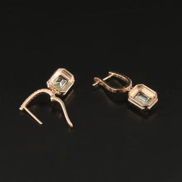Elegant gold earrings with clear square stones.