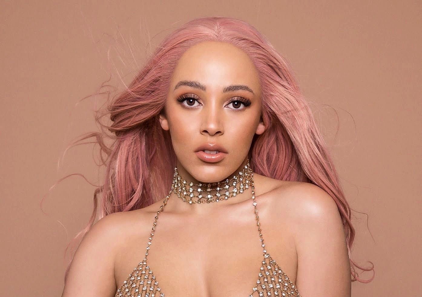 Doja Cat in Racist TinyChat Rooms, Twitter Wants Her Canceled! 