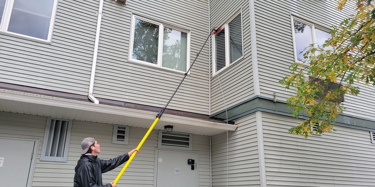 Commercial window cleaning services in Trail, Castlegar, and Nelson. 