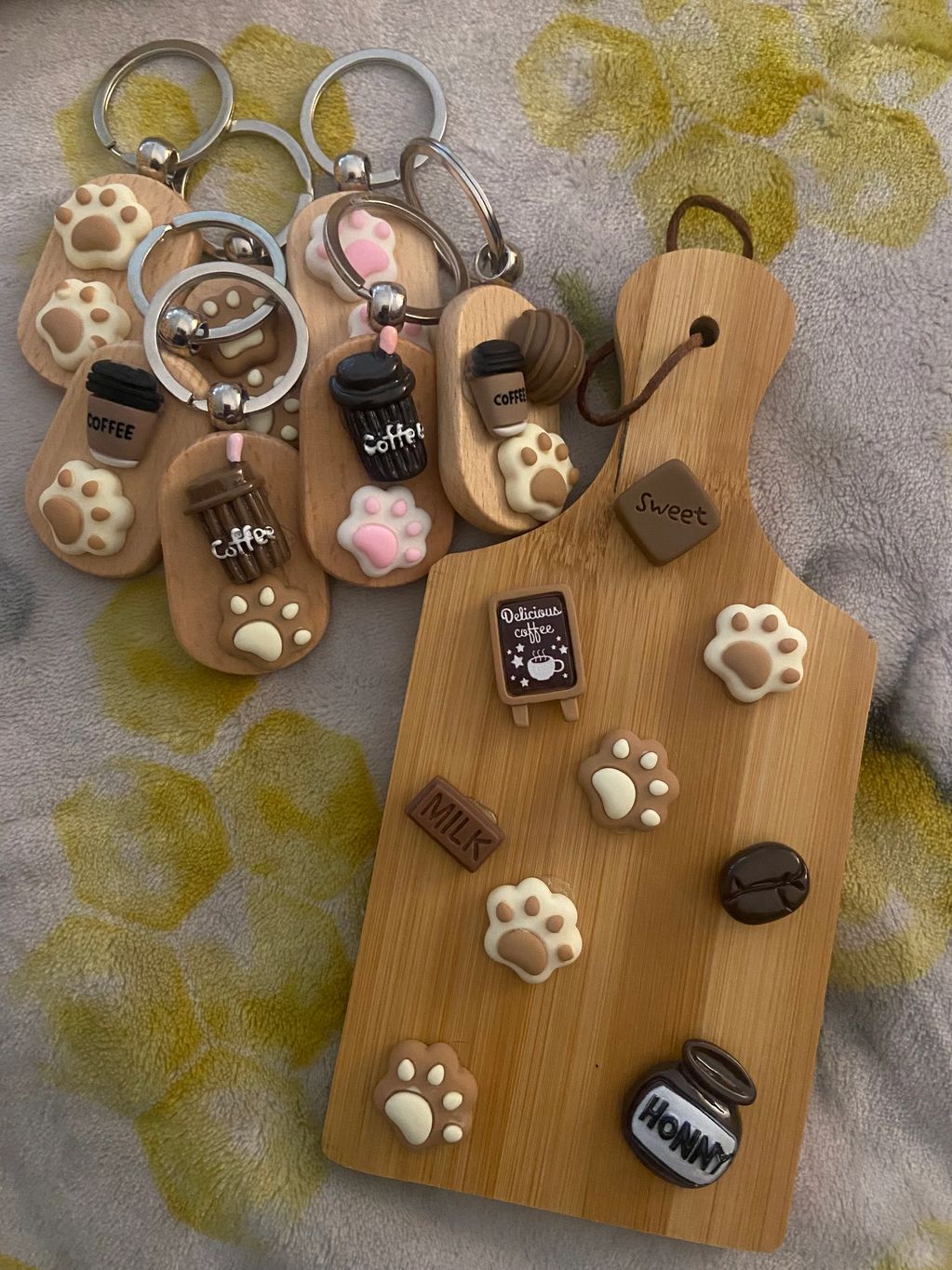 Dog paw & coffee key chains and mini board.