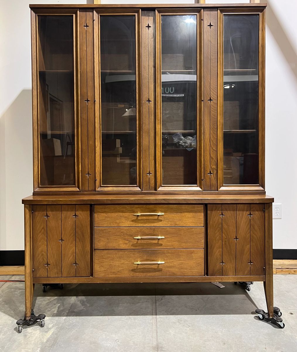 Broyhill Saga Mid Century Walnut Credenza Buffet and Hutch