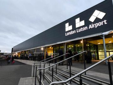 Luton Airport Taxi Transfer Image Cabs Canterbury