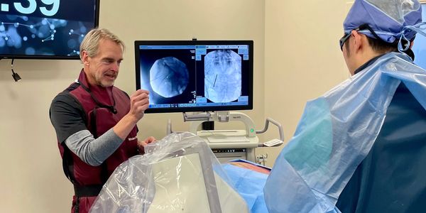 Derron Wilson, MD, FIPP Interventional Pain Management physician and expert teaching other physicians 
