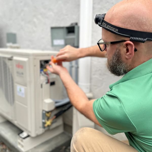 Polite Professional Technician Heat Pump Service
