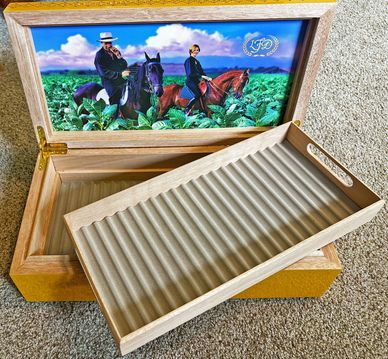 RARE - La Flor Dominicana two tray box that will hold 40 pens. 