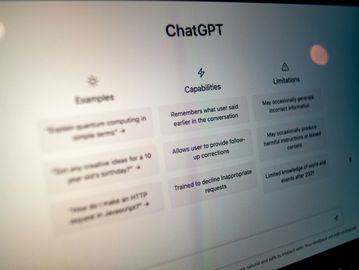 ChatGPT interface showing examples, capabilities, and limitations sections.