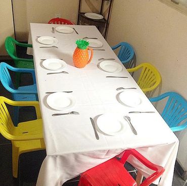 Mesa banquete infantil 1 mesa, 8 cadeirinhas - R$50,00