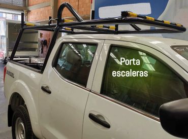 Barra con porta escaleras.