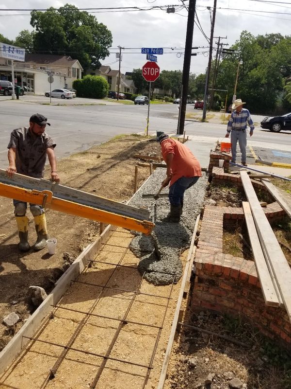 concrete sidewalk replacement installation