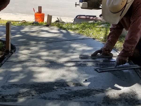 curved walkway concrete finishing installation