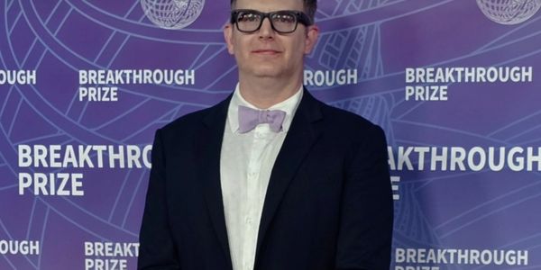 Man in suit and bow tie at Breakthrough Prize event.
