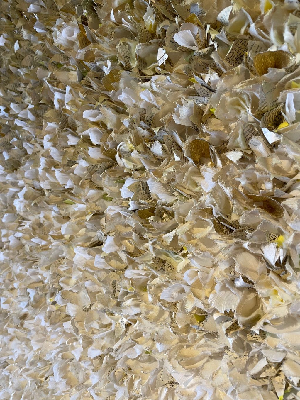 Unieke kunst van papierbloemen en textuur.
