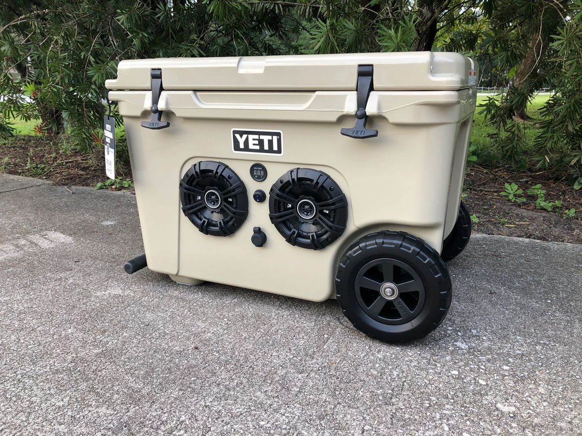 45 Quart Yeti Ice Chest With Built In Speaker System