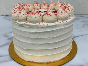 Red velvet cake with cream cheese buttercream
