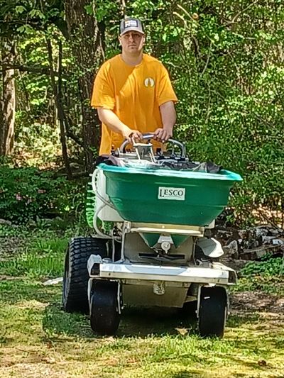 fertilizer application
stand-on sprayer-spreader
commercial lawn care
lawn care program
Lesco