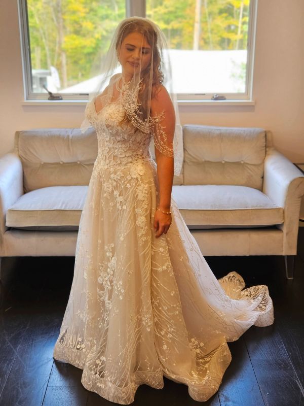Bride in an elegant lace wedding dress.