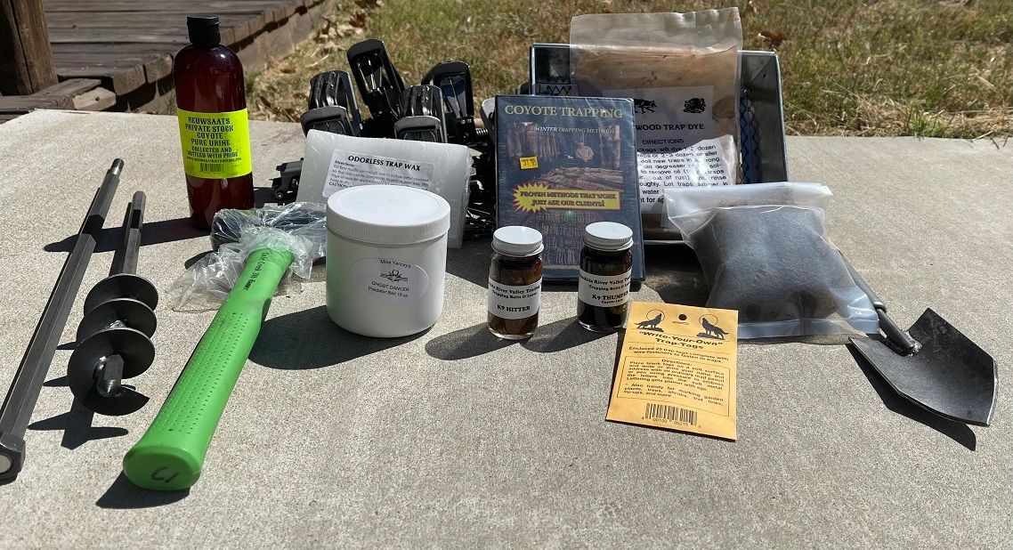 Coyote Deluxe Trapping Kit