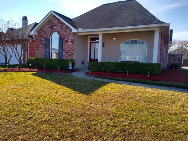 Expertise in sustainable landscaping practices for eco-conscious homeowners.