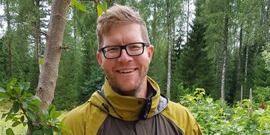 Johan erbjuder beskärning av fruktträd och buskar