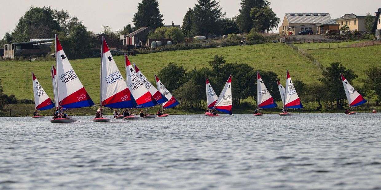 Toppers sailing down from the top of the loch at the 2021 Traveller, with the farm in the background