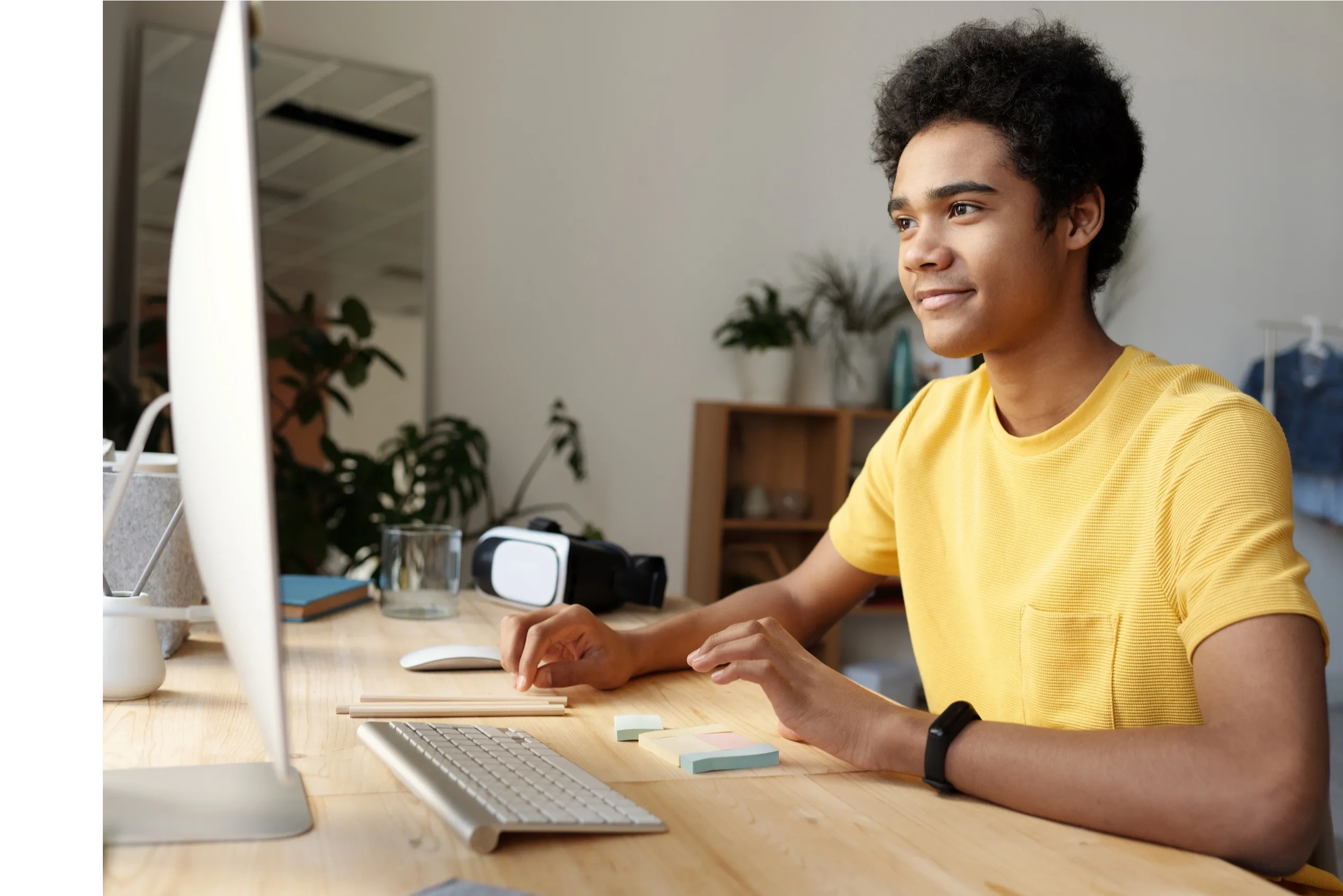 Teenager taking 5 hour prelicensing class online. 