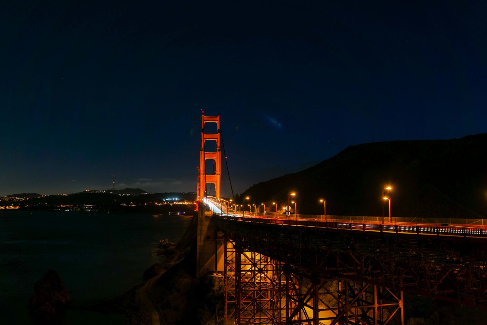 Golden Gate bridge at night 