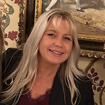 Virginia smiling portrait | experienced dental hygienist at Marina Klappas DDS, P.C.