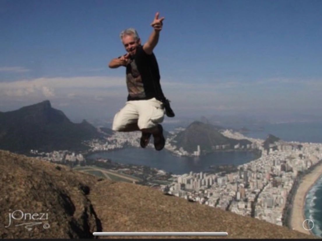 jOnezi flying over Rio de Janeiro, 
on top of  'Two Brothers Mountains'
Brazil