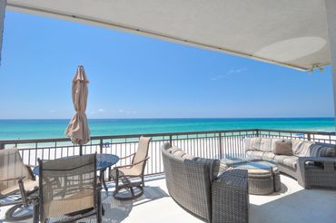 Oceanfront balcony with incredible view