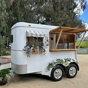 Horse Trailer Mobile Bar: Ultimate Party on Wheels Guide