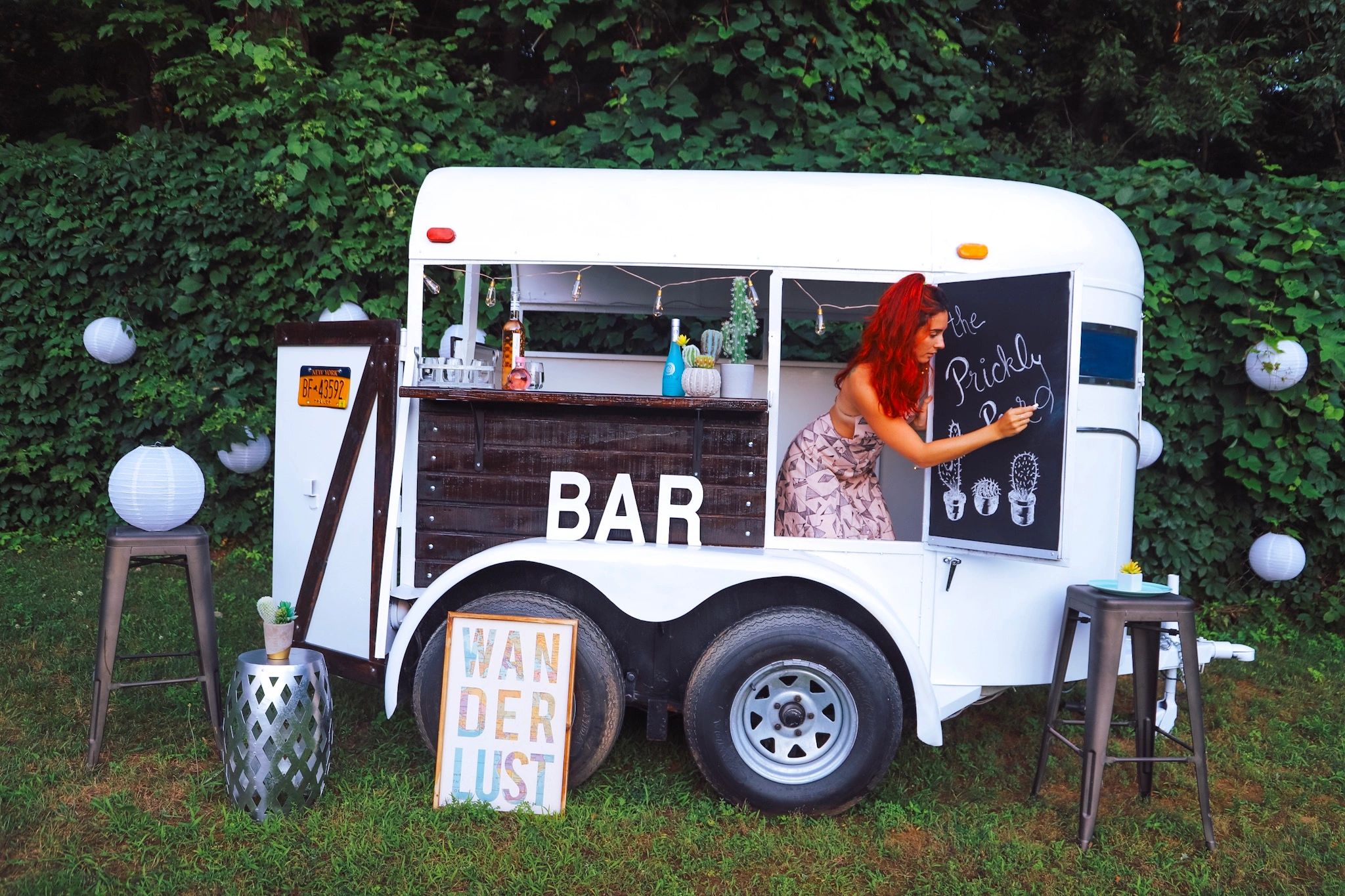 3 Horse Trailer Bar Themes for Your Mobile Bartending Business