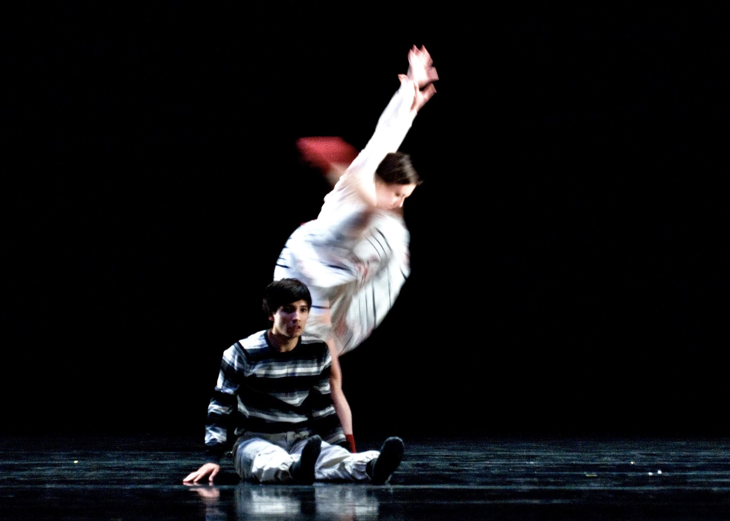 Proietto and Spidsøe dancing And... Carolyn, by Alan L.Øyen at Paris' Théâtre National de Chaillot