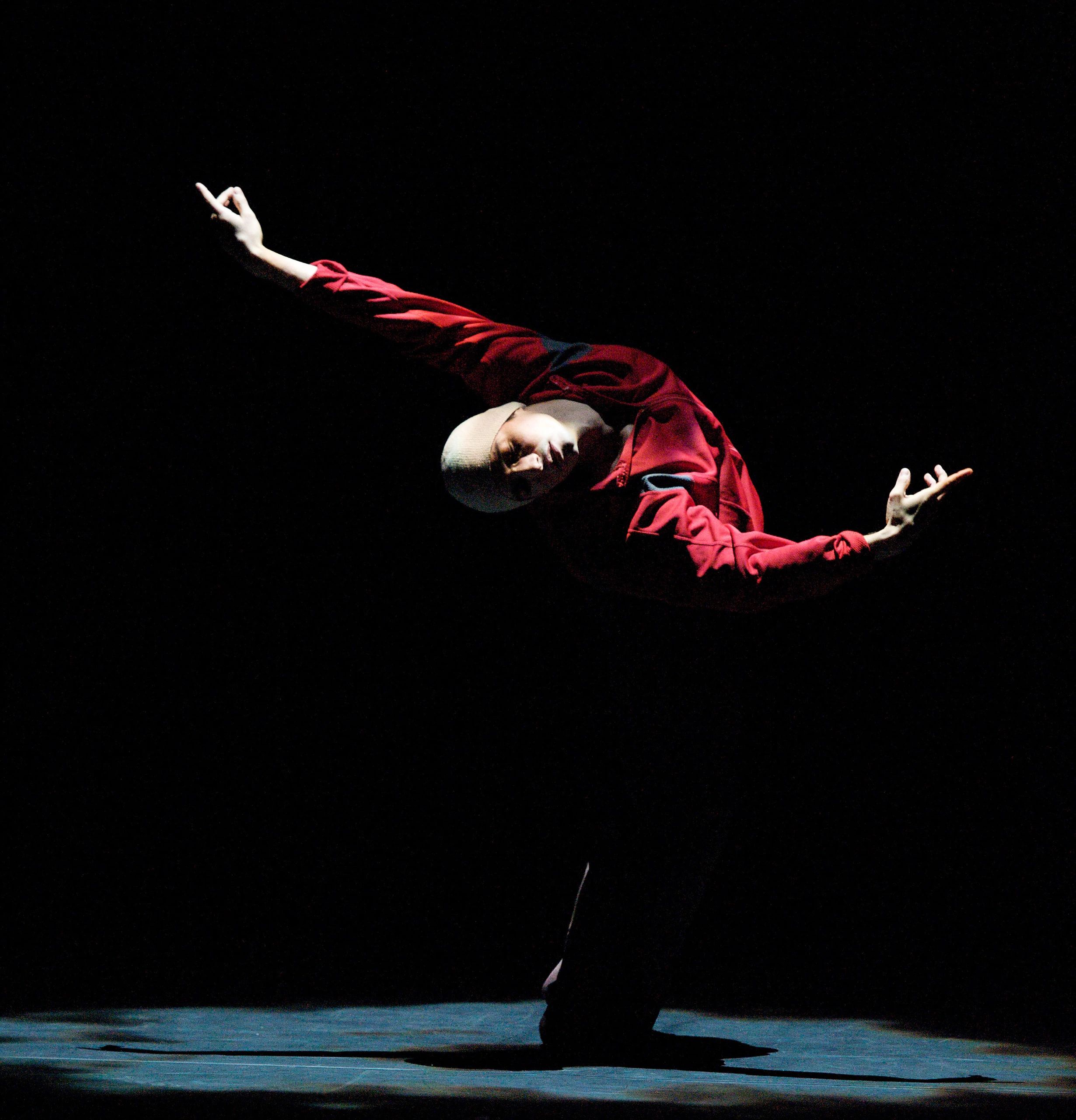 ´Proietto performing AfterLight, dance solo choreographed by R. Maliphant at Sadler's Wells Theater