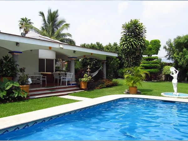 Cuernavaca renta casa vacacional con amplio jardin, mesa de pinpon, ideal para convivir con familia