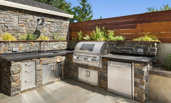 Outdoor kitchen area