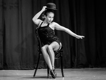 Modern classes include Jazz&Lyrical style and technique. These sessions lead to IDTA exams.