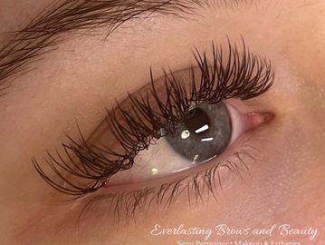 Classic individual eyelash extensions are a great way to achieve youth and beauty for any age. 