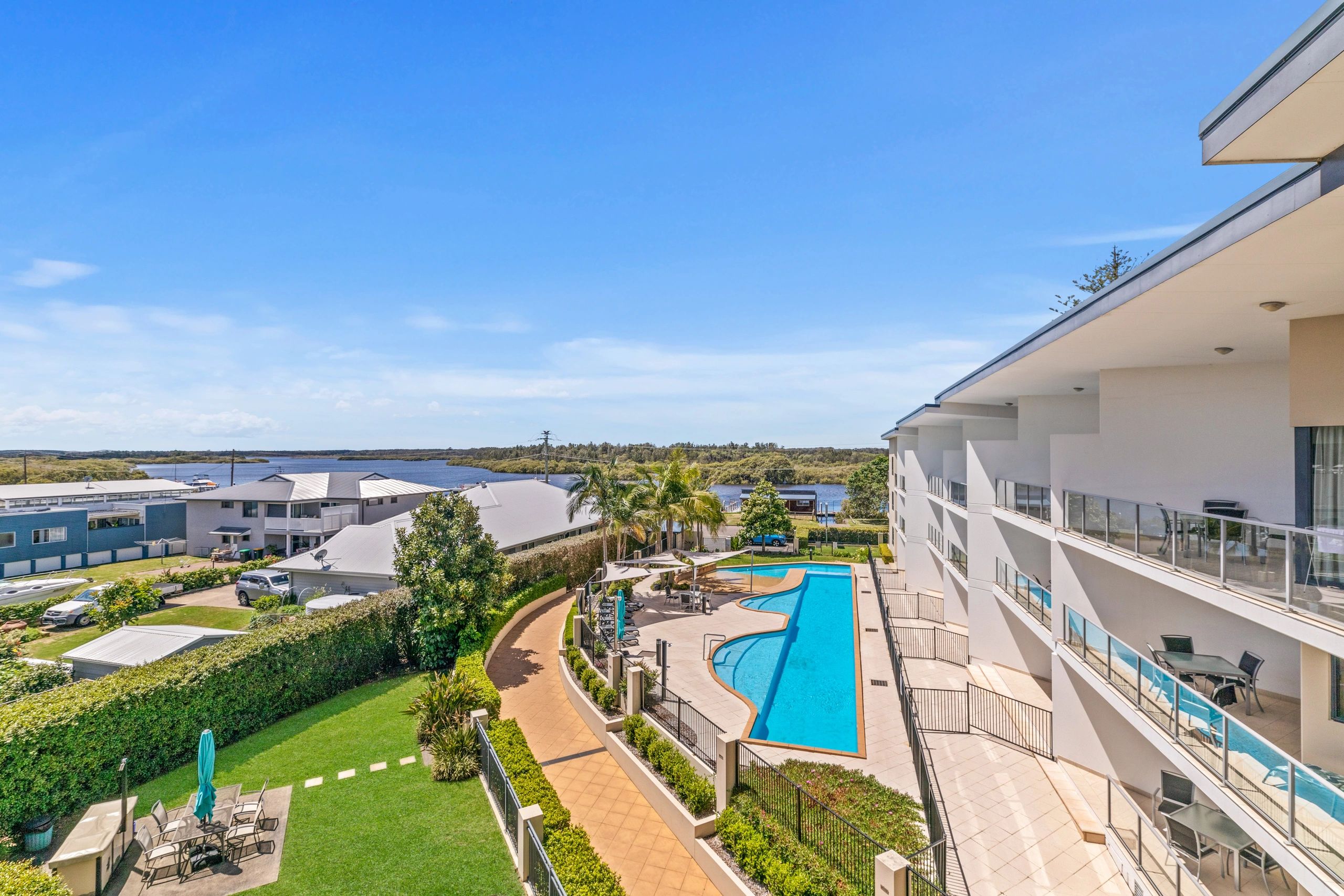 Boathouse Premium Apartments Tea Gardens Home