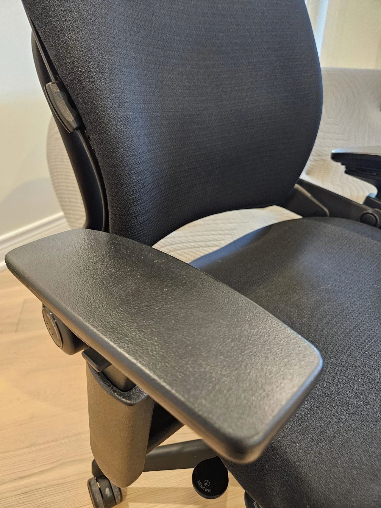 Grade "A" armrest of a Steelcase Leap v2