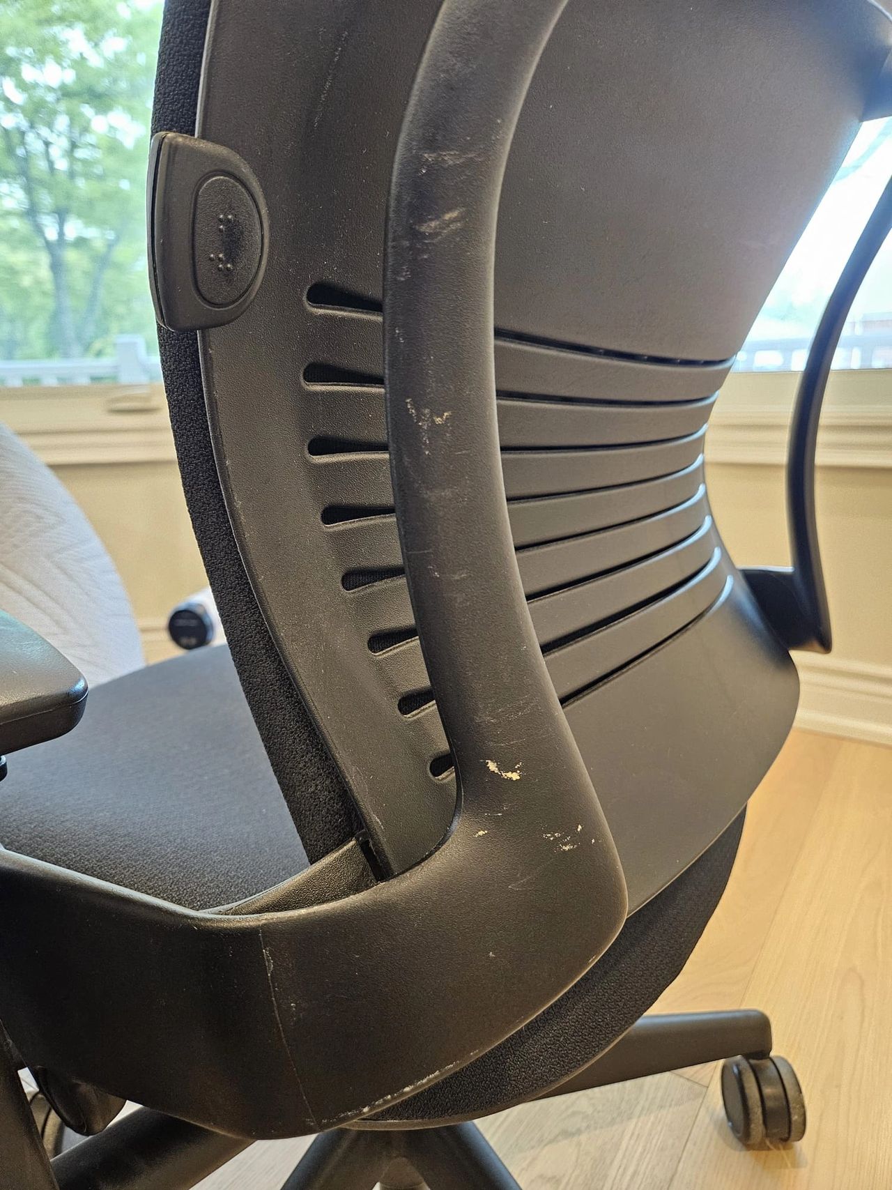 Grade "C" back of a Steelcase Leap v2 Grade "C" back of a Steelcase Leap v2