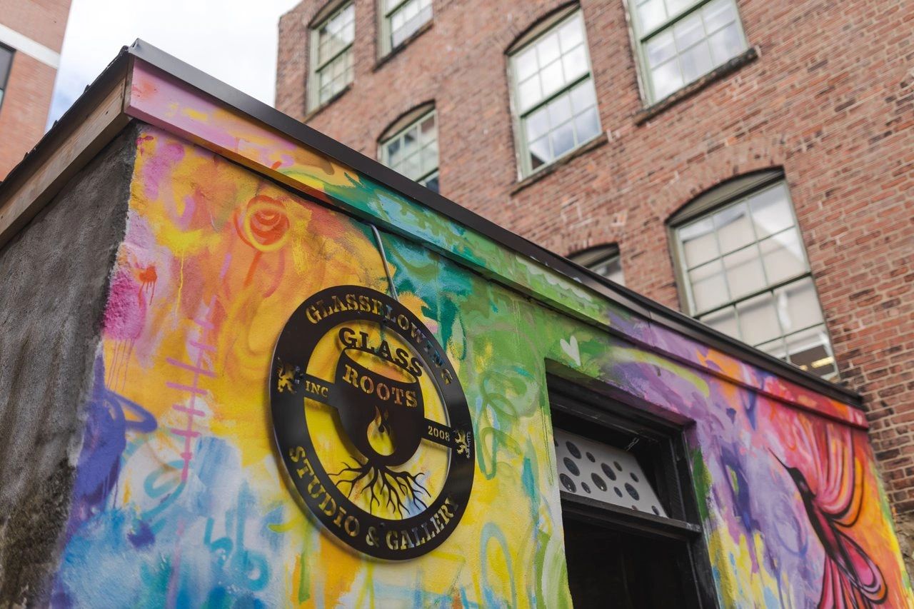 Glass Roots Canada - Blown Glass, Glassblowing Class