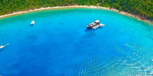 Willy Ty’s floating Boat Bar Norman Island.